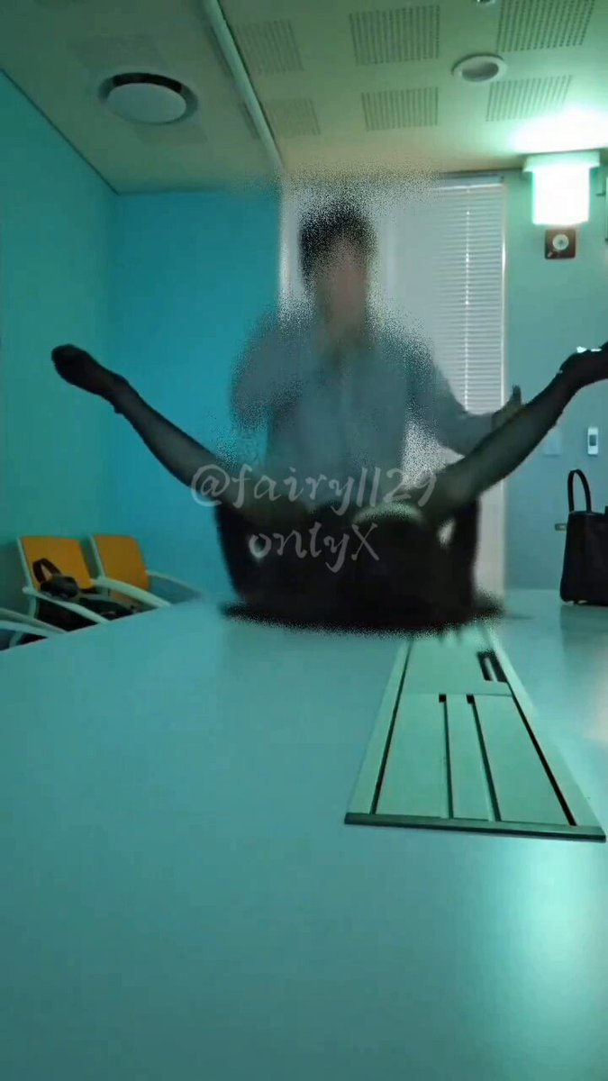 实习第一天就被老板偷偷拉到会议室桌子上爆炒的黑丝高跟小秘书…
外面人走来走去也不敢叫出声…只能大张着腿忍着不叫…

投稿💌：
@SexytoBaby
@SexytoLady
@SexytoDoll
@SexytoGirl https://t.co/0b5lsLLYS1