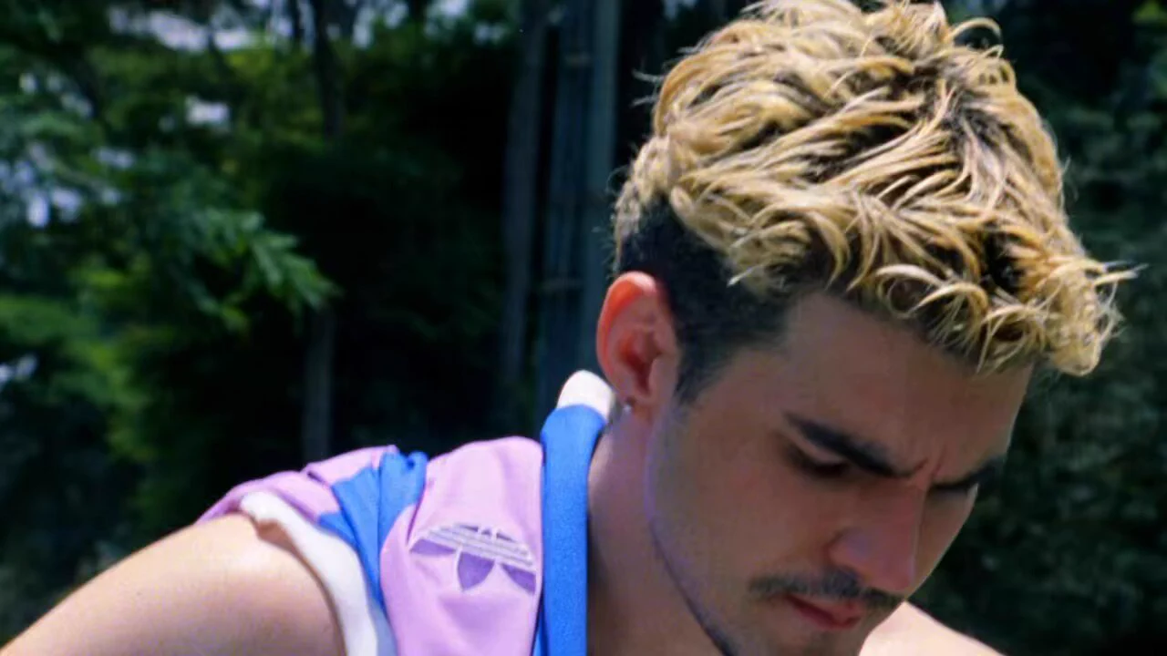 2013 foi um ano e tanto! Jão divulga vídeo promocional de “Meninos e Meninas” 💙💗https://t.co/kIXlEtsLnS