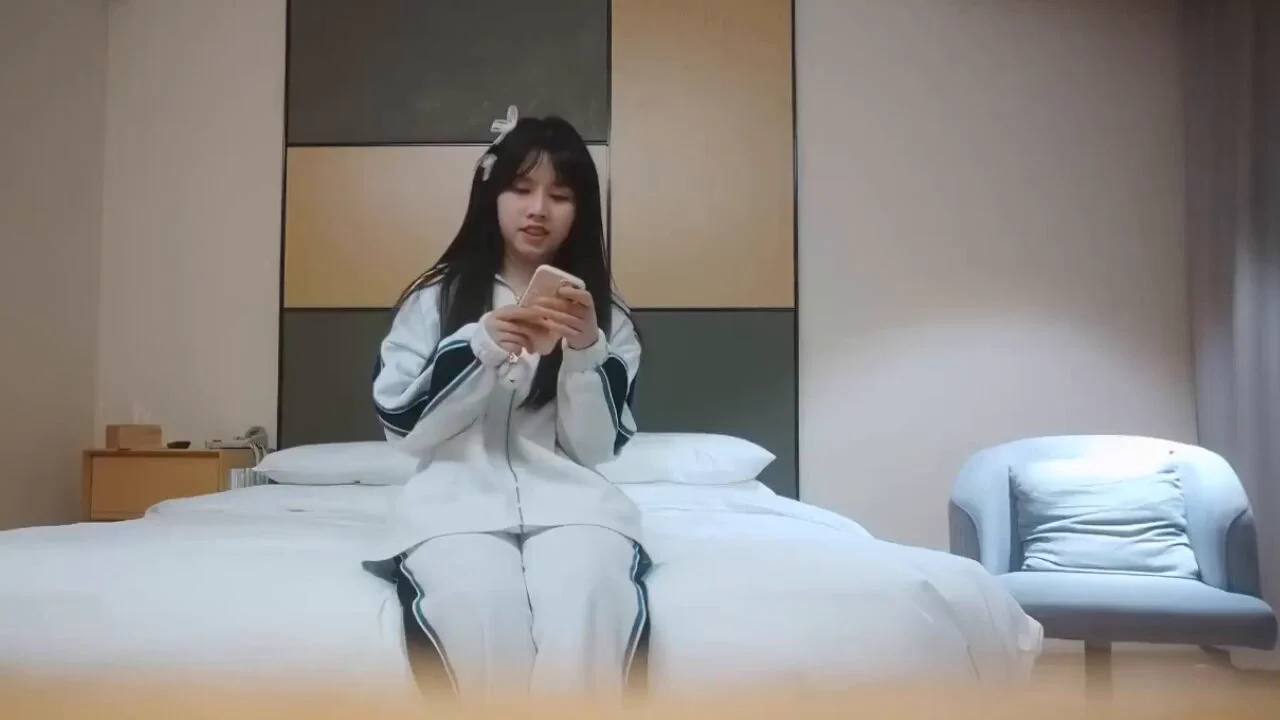 每日视频分享，大胸萝莉妹妹，刚换了最新iPhone好开心，数完现金裸体相见，阴毛浓密欲望强，花式啪啪高潮袭来 投稿@SexytoBaby@SexytoLady@SexytoDoll@SexytoGirl https://t.co/g7weHzLjtJ