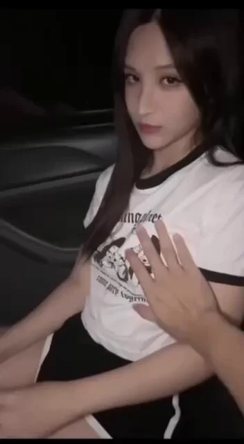 高颜值御姐，背着男友在家楼下停车场车震，小小的空间里，也可以有多种姿势做爱，中间老公来电话吓得不敢出声，女主身材颜值是真的高！能调教成这样真是羡慕！#全套资源完整更新主页置顶投稿💌：@SexytoBaby@SexytoLady@SexytoDoll@SexytoGirl https://t.co/j9BuImcT4r