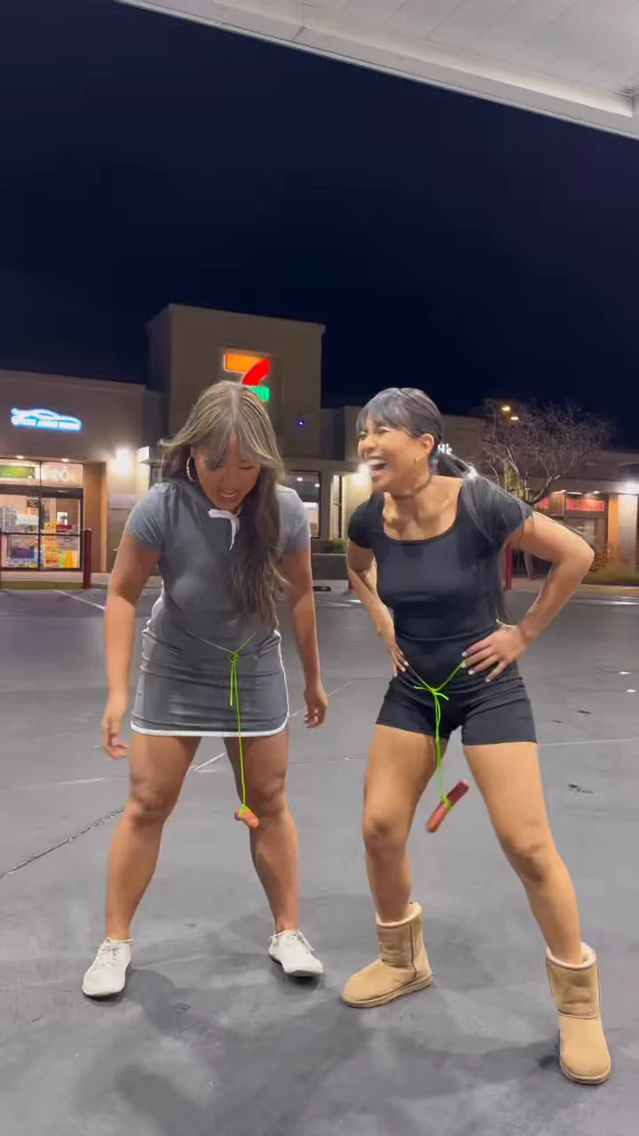 Who won in this hotdog challenge?! with @OfficialJadaKai featuring @7eleven hotdogs!!! https://t.co/EmCCYd7vnh