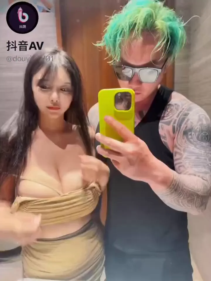 要不说当网红就是好啊，喵喵球这样的大仍子我也想攥在手里狠狠蹂躏啊，二狗哥直接就跟喵喵球在厕所淦了起来。更多精彩@llAVshequ完整版限时免费观看👉 https://t.co/izDkK3BeSp（如果链接打不开请复制到浏览器打开）搜索关键词：李二狗、喵喵球 https://t.co/SmdmaF7feM