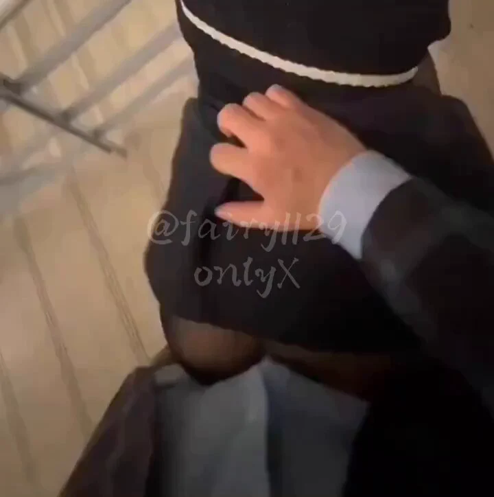 成都第一美少女（开档黑丝实习小秘书被老板抓着头发在楼梯间后入版）外面有人走来走去的声音…楼梯间回声超级大…只能听见粗重的喘息声、撞击的啪啪声和越来越大的水声… 最后高潮忍不住叫出来了…投稿💌：@SexytoBaby@SexytoLady@SexytoDoll@SexytoGirl https://t.co/2JIYdnkdWY