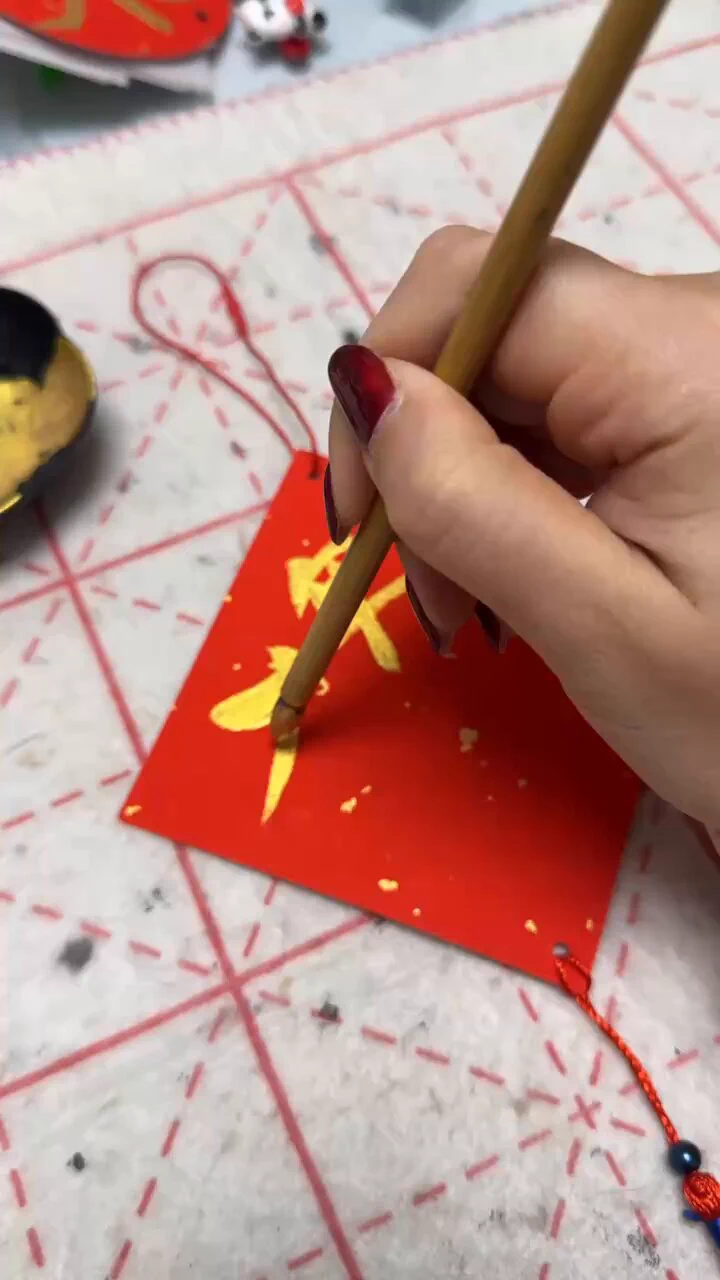 先下手的宝子快递已经发出啦❤️购买新年拍立得或者新年写真会赠送我亲手写的新年祝福挂饰哦！当然也会在我的vip里进行抽奖中奖者免费获得哦！ https://t.co/0ic4VlasVQ