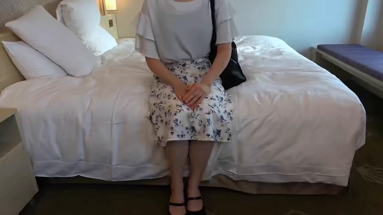 这个是之前戴上眼镜可以封神的极品眼镜娘🔥不过这一部没有戴眼镜，少了一些韵味，妹子是小学医务室医生，皮肤白，反差，非常骚 @SexytoBaby @SexytoLady@SexytoDoll @SexytoGirl https://t.co/IEReiYixIF