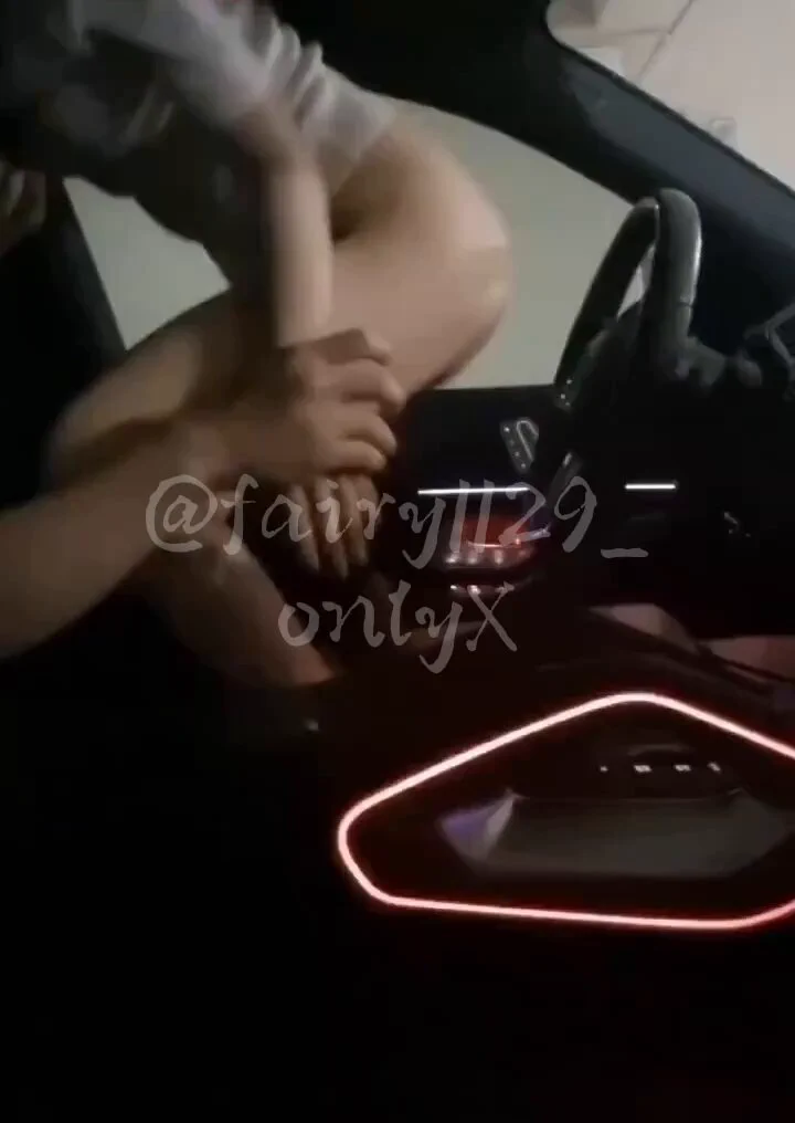成都第一自动女上飞机杯（车震版）过年只能在车里解决爸爸的生理需求啦！过于害怕紧张，坐到爸爸身上的第一秒水声就超级大出了很多水啦！仅仅一分钟就坐到高潮啦！请你带好耳机放大音量听水声和美臀不间断砸下来的声音就好啦！投稿💌：@SexytoBaby@SexytoLady@SexytoDoll@SexytoGirl https://t.co/E0FooNPvXl