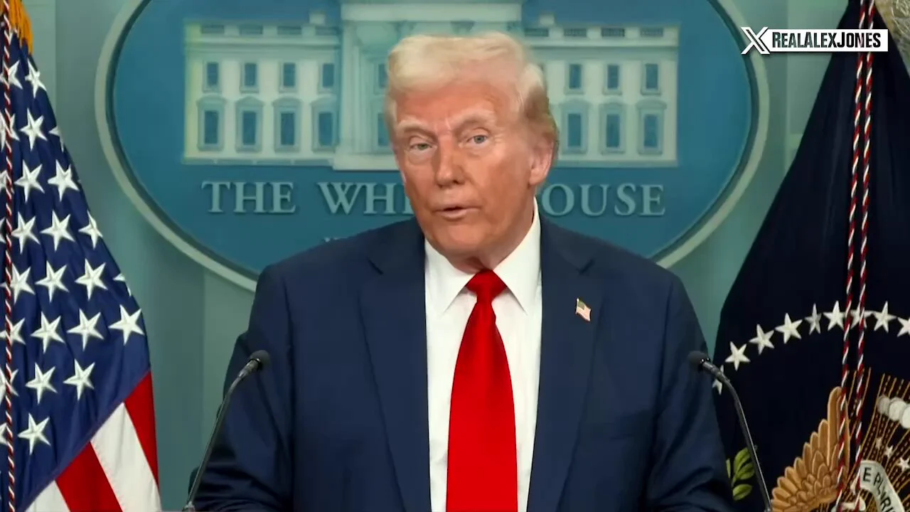 Trump Unloads On Biden's DEI Program To Put Mentally Unstable People Into Air Traffic Controller Positions At Reagan Airport Crash Press ConferenceMore Live Reports and News Here:https://t.co/hbtaSvJMVC https://t.co/SUqiolKd0G