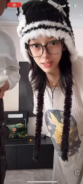 小姐姐这屁股扭的！衣服太透黑色内内👙 https://t.co/8r2TwRNtNJ