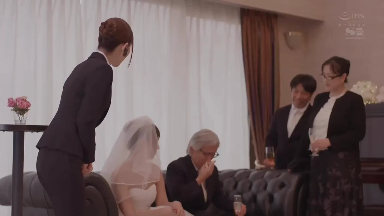 偷情经历实在太美好了，即使在婚礼当天也要和金牌美女销售来一发结束这段奇妙的性爱关系~（主页还有更多精彩视频）投稿：@SexytoBaby@SexytoLady@SexytoDoll@SexytoGirl https://t.co/7chNkE1p8E