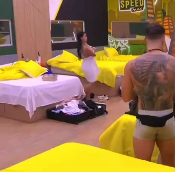 Karina Garcia es la Mujer más vulgar, y mosca muerta que hay en esa casa, carente de valores y lo único que le Importa es su orgullo ,,,,, vaya que que sea un hombre que haga lo mismo 🧐 #LaCasaDeLosFamososCol #LaCasaDeLosFamososColombia #LaCasaDeLosFamososCol2 #LCDLFCOL2 https://t.co/6vDlPpWWYV