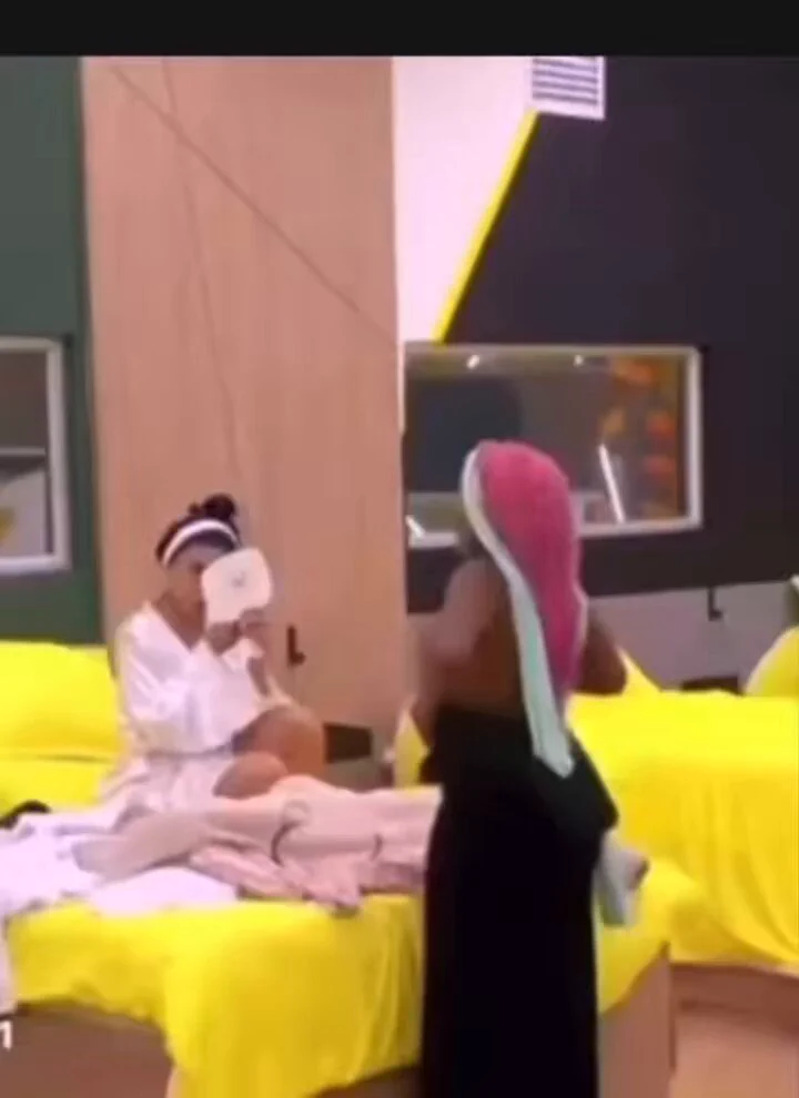 Karina se le vio todo #karinagarcia #LCDLFColombia #LaCasaDeLosFamososCol #LCDLF3 https://t.co/Z5WWxvmr1y