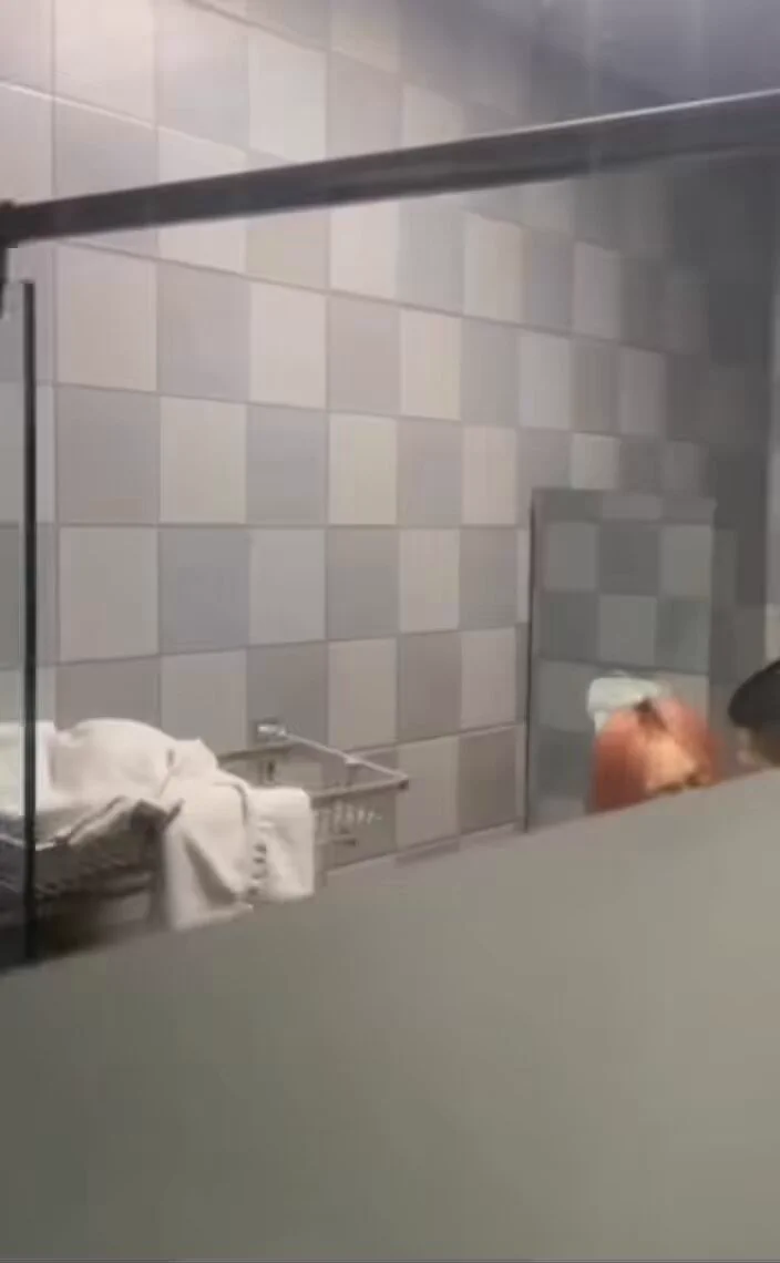 韩风美少女 趁着男友睡了 跟男友兄弟在厕所疯狂开火 抬着🦵 死命操(戳我主页电报 更多精彩👈)投稿💌：@SexytoBaby@SexytoLady@SexytoDoll@SexytoGirl https://t.co/ODG0c075nj