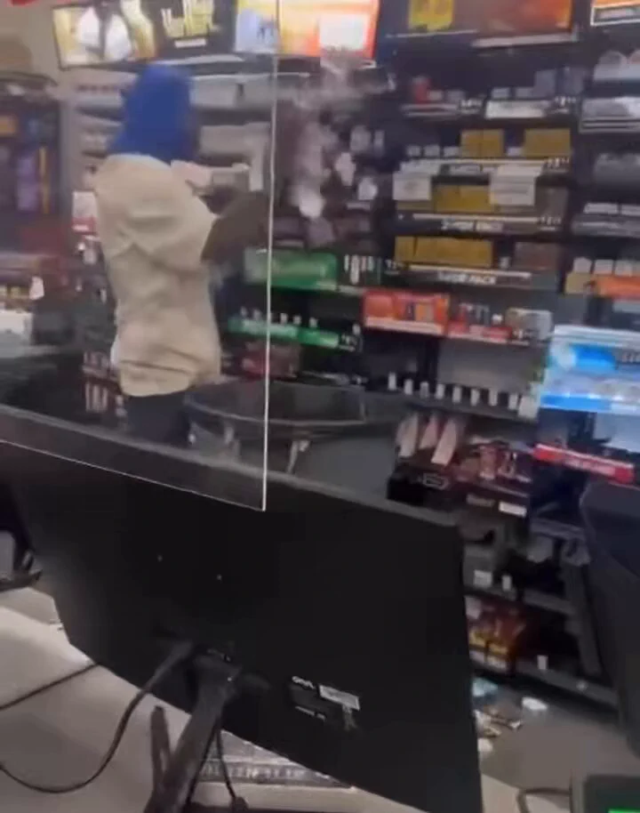 “There’s nothing you can do man” quickly turns into “that’s called whoopin yo ass.” Was justice served? https://t.co/Iee5lMx8Cg