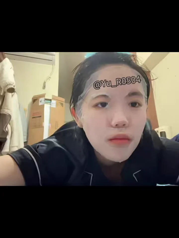 手手 哦是爪爪😆劃了兩痕淺淺的傷口 但是不會痛～ 只能等下一個鏡子來了🥺狗狗已經在想下禮拜情人節拍什麼套裝了🤣小女僕還是兔兔裝還是制服🤔明天補班加油💪 https://t.co/OC5GFHxdK3