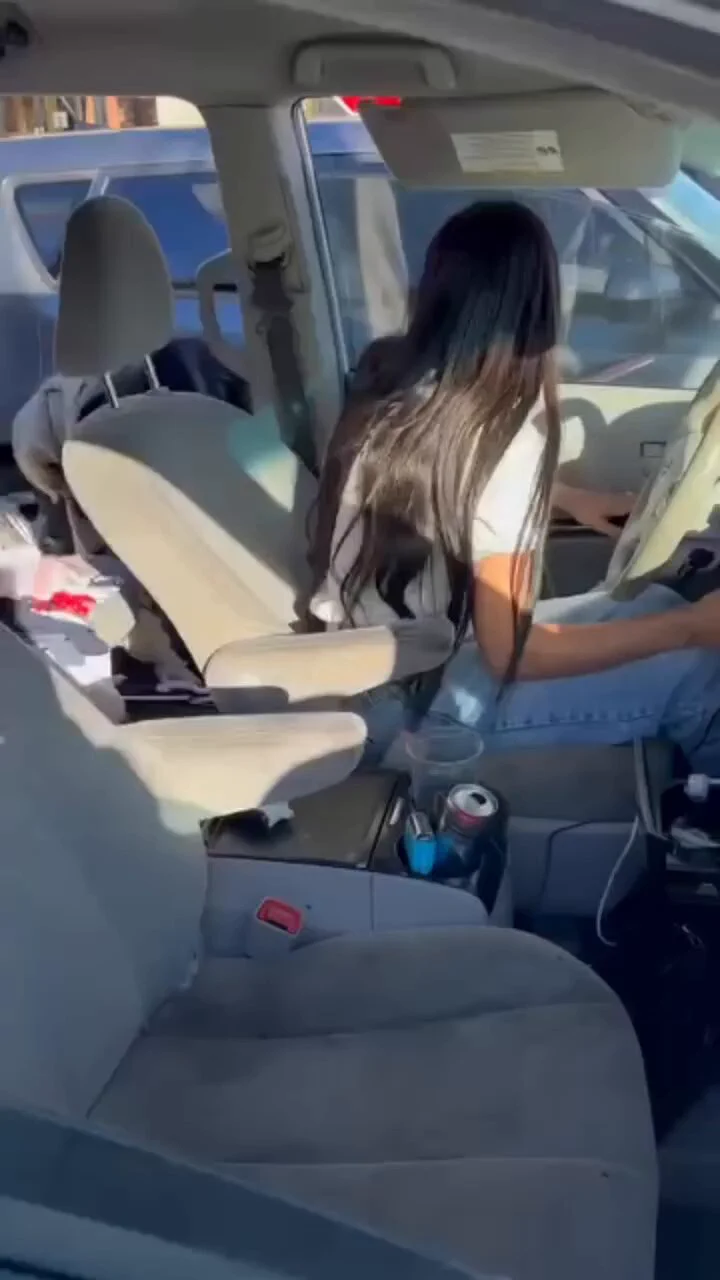 Three females seen here ran out with a cart full of clothes from TJ Maxx https://t.co/u5ADk46RfR