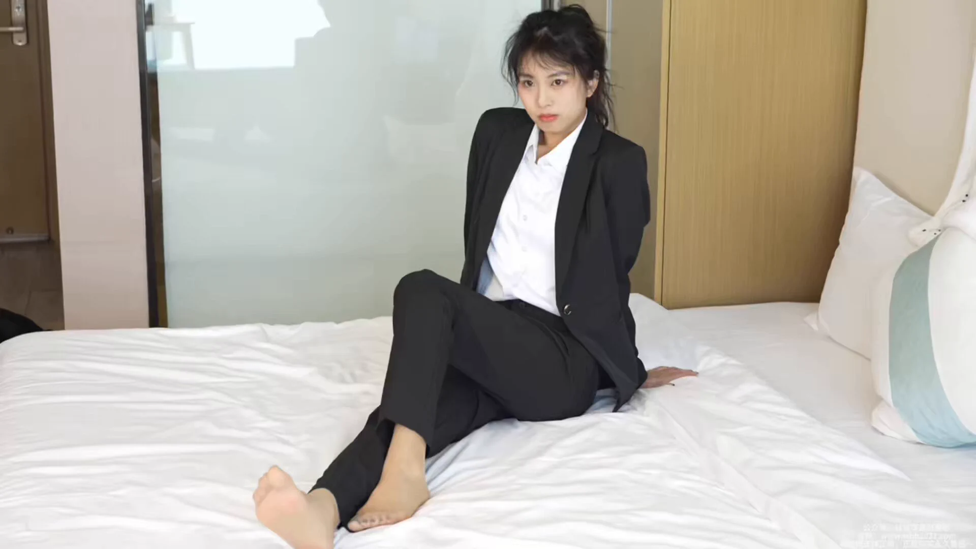 职业装有多少喜欢的，我就喜欢穿着高跟踢的的棒棒弹射… https://t.co/WdQOWLsjF1