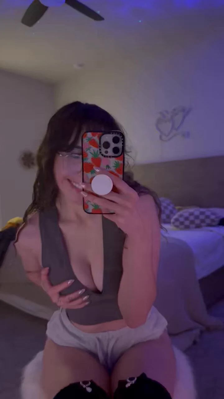 who wants me https://t.co/8AvzKW4RdI