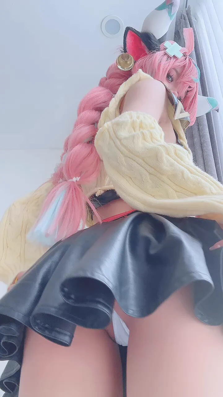 Do you love the view from my back too 😖?
#varesa #GenshinImpact https://t.co/KKyfZ4KSTz