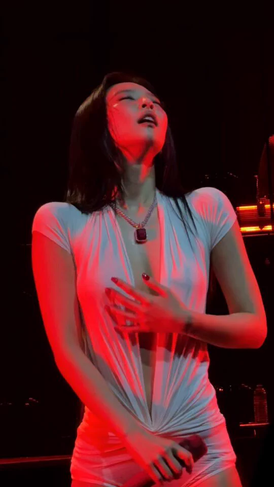 this is still one of the hottest things jennie has ever done 🥵 https://t.co/7LBOKCOyF2
