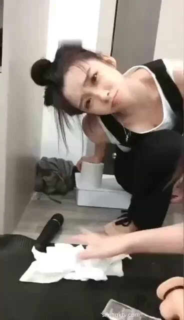 重磅推荐🔥超高颜值甜美可爱少女直播玩女女蕾丝，笑起来真的太可爱了，笑容及其治愈，可惜了这么漂亮可爱的少女下海，跟姐姐一起双龙头，磨豆腐，真的极度反差，值得收藏系列！完整更新主页置顶 https://t.co/TGk4JssYxe