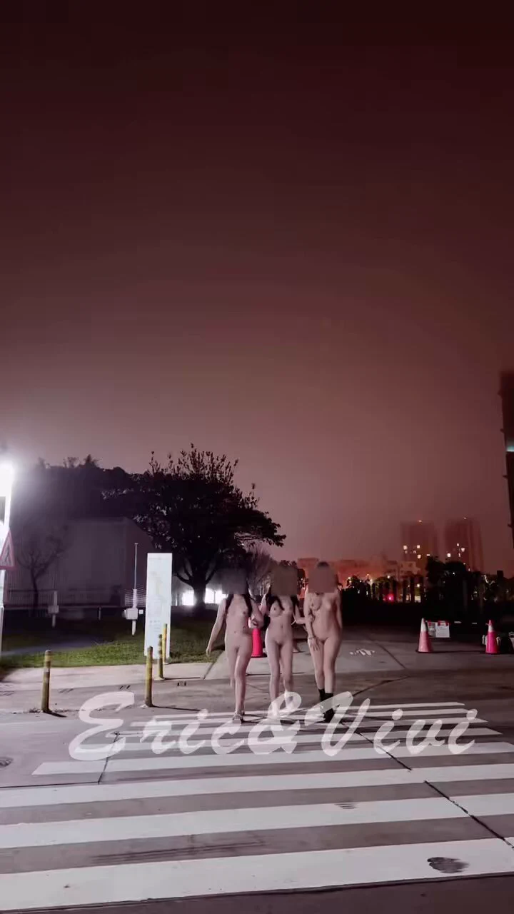 遇到裸女們過馬路記得禮讓喔😎@JXR1016 @guana6969 Vivi給我直接穿白襪子走😵‍💫 https://t.co/FqojperKEQ