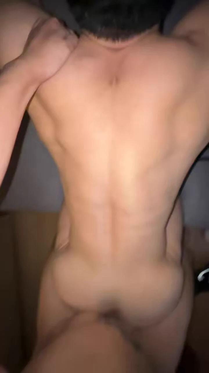 周末了，当然要用健身教练小六@xiao6bj 的骚逼来释放一周的精华了，看着肌肉骚狗狗在胯下被好好的嗷嗷叫，身心满足释放一天的疲惫完整视频在此观看https://t.co/efvaFQSvlh https://t.co/X5lOqNIsPI