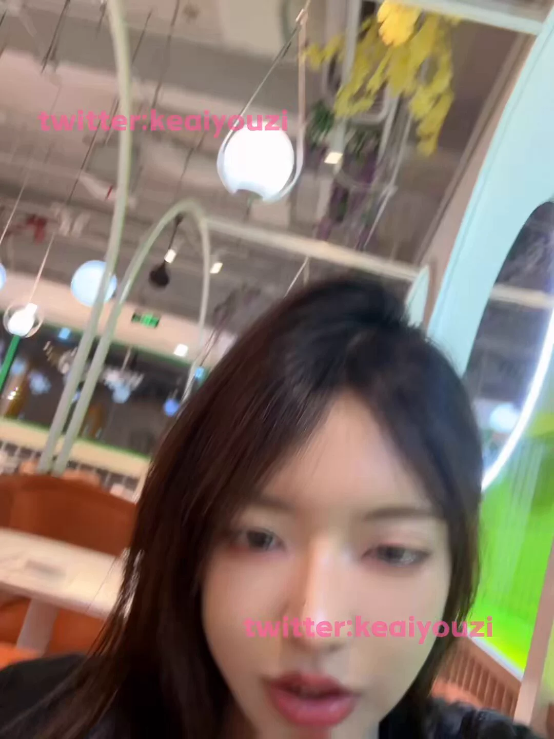 餐厅吃完饭，对面坐着一对大学森情侣女的背对着我，男的色眯眯一直偷看我我穿着肉丝超短裙，里面没穿内裤故意把腿张开着坐，硬挺挺的让他看的更心痒难耐，本来想对着他们来一段free style 🫦结果表演还没结束我就笑场了后面女的上厕所间隙，男的把他电话号码给我隔空投送了过来，想知道后续吗🎀转发➕关注➕点赞 抽一位哥哥🍼#上海ts #上海tscd #上海外围 #上海空降 #上海伴游 #上海资源 #上海原味 #丝袜美腿 #丝袜臭脚 #丝袜调教 #勾引路人 #勾引直男帅哥 #ts #学生兼职 #学生约炮 #耐えられるDV #调教直男 #掰弯直男计划 #从不失手