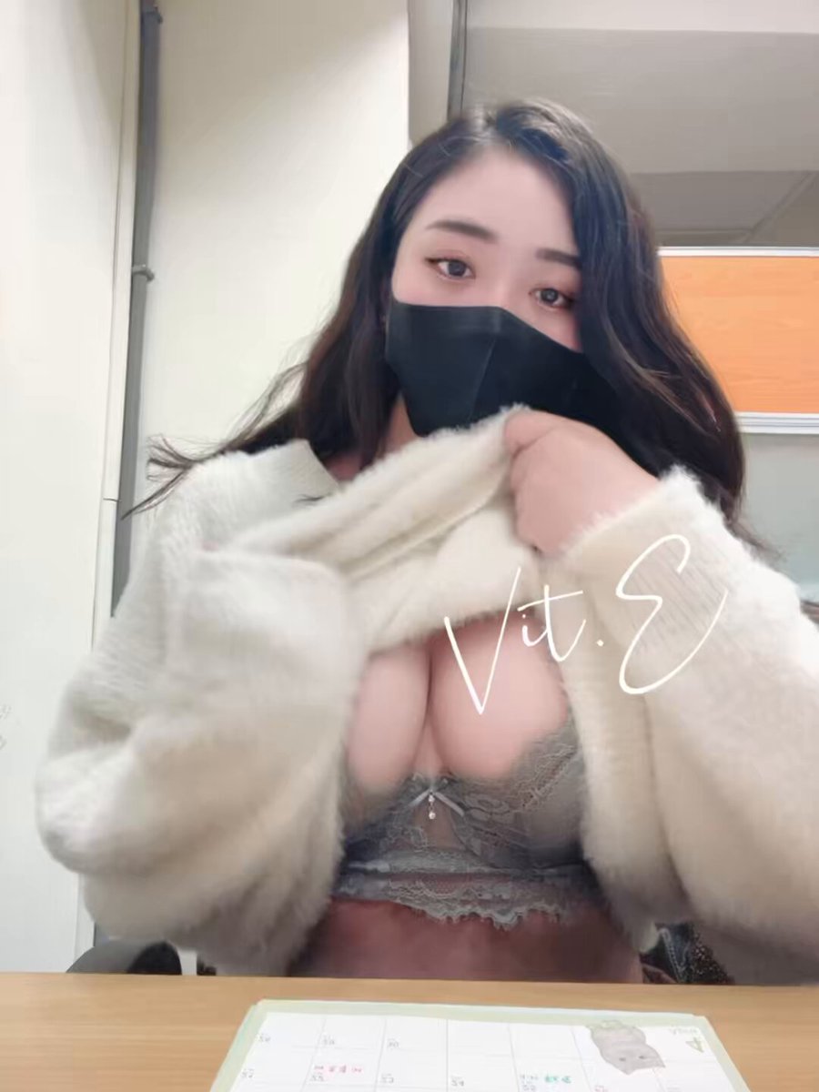 在位置上偷偷摸摸😵‍💫

監視器死角讚讚♪( ´θ｀)ノ

#辦公室 https://t.co/kmKScMgyPC