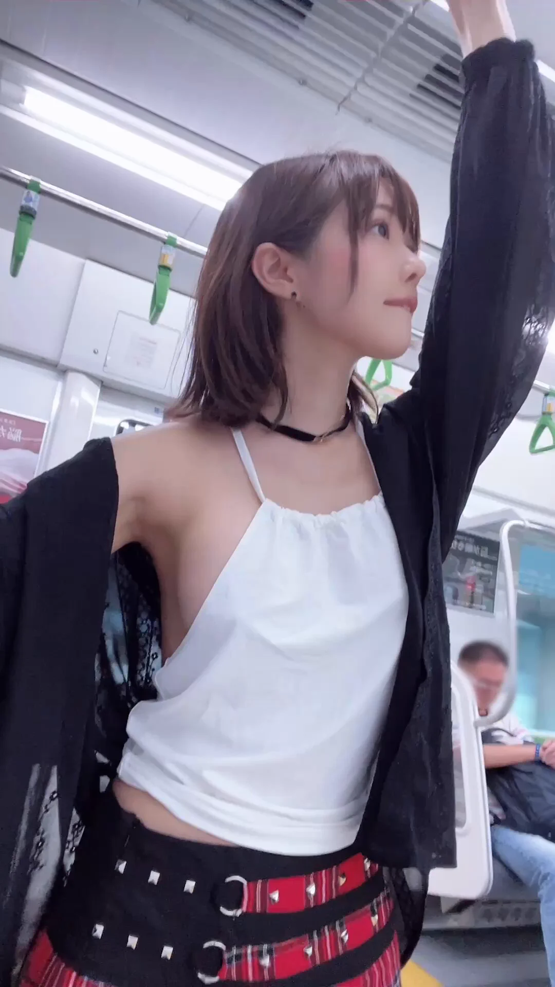 目の前に立ってる女子に誘われたらどうする？ https://t.co/necSbjluZy