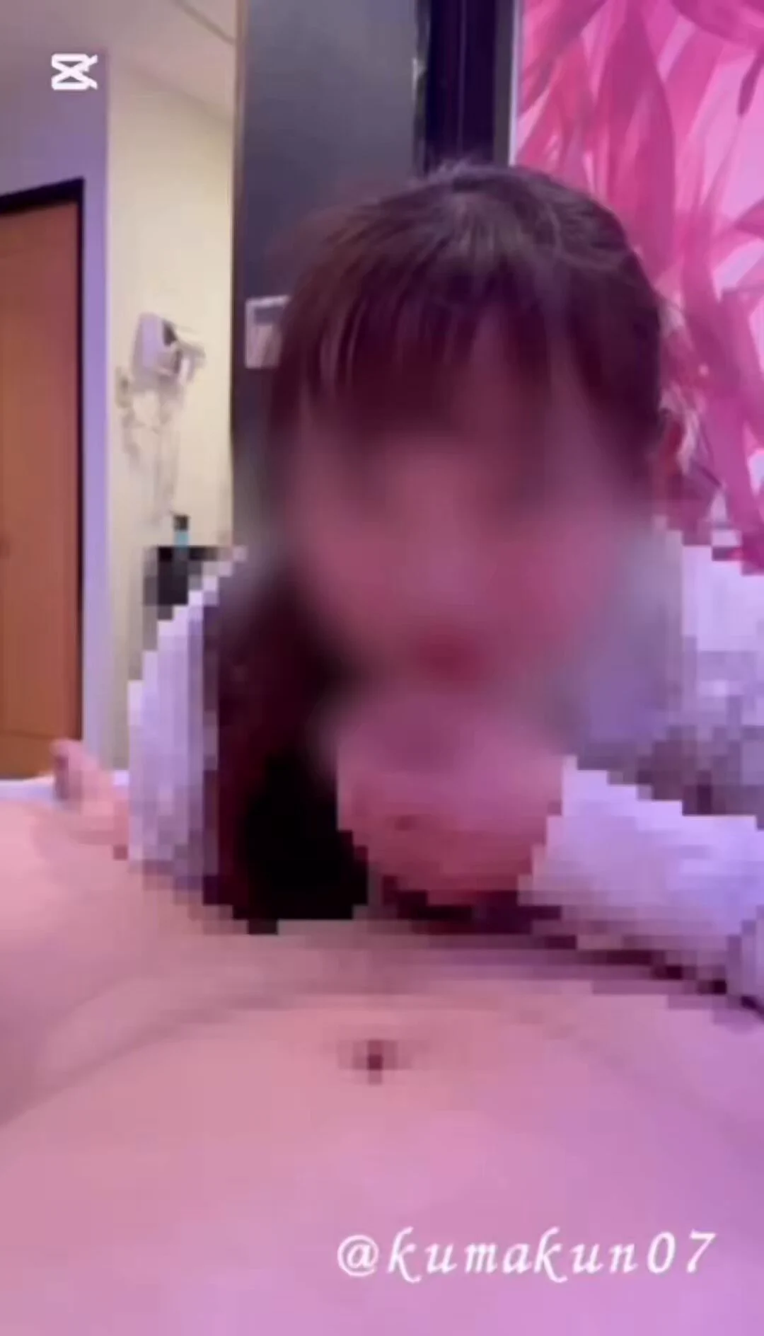 【23歳|幼稚園の先生|超清楚系】清楚すぎる幼稚園の先生を焦らし続けて1分間で2回もイッちゃう変態幼稚園先生に🤭👸「もう我慢できないです...」ｲｸ…ｲｸｲｸｲｸｩ……ﾋﾞｸﾋﾞｸ⚡️あと清楚系な女の子が頑張って口大きく開けて咥えてる顔はエロすぎて反則です笑パンツ脱がせてこんなセリフ言わせる背徳感🤤👸「おっきいい...照。大きいし太いから入んないこんなの...汗」もう同じパンツ履いて帰れないくらいべちょべちょに濡濡れてしまったごめんね☺️おっぱいが見えるように服をめくって見せてくれるのも可愛いかったよ☺︎