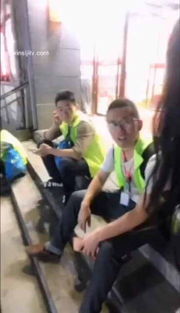 重磅推荐🔥这是我看过最刺激的户外直播，大学女主颜值很高胆子超大，穿着睡袍裸身在网吧露出自慰，去男厕所脱光滴蜡捆绑自己插出白浆，全程3个半小时搭讪至少20多人，对话十分刺激，全都留了微信，观看她直播！完整更新主页置顶 https://t.co/jj7YFAfrKB