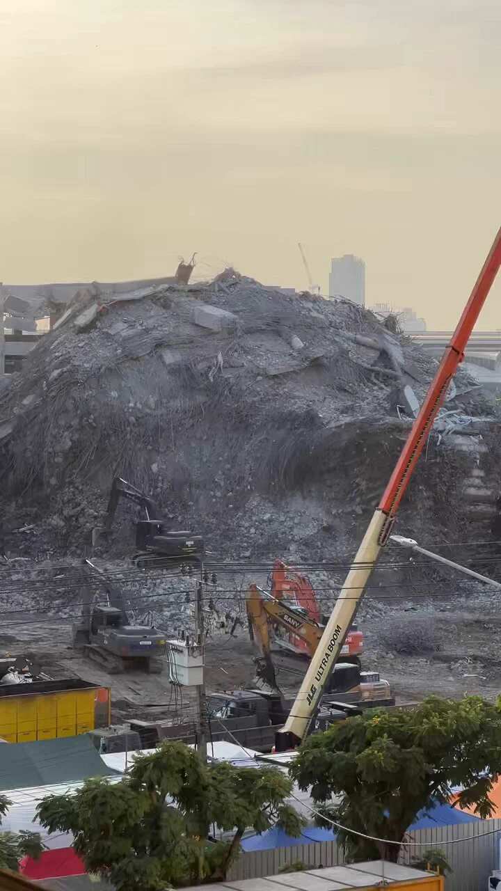 The site of the collapsed building in Bangkok. 9 days after the earthquake. https://t.co/UlBrbHisBL