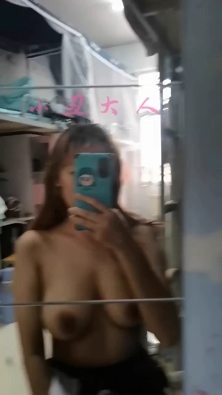 💗「网调日常趁着室友都出门，在宿舍发骚露奶的女大反差。想要初次尝试新体验反差刺激的女M过来报名关注我了解更多反差母狗的日常✨想要尝试被使用，玩弄，下贱的反差母狗联系我@tbzt2024 @wqganenshi_ @007share#贱畜 #发骚 #母狗养成 #sm #淫娃 #烂逼 #侮辱 #淫荡 #露出 #潮吹 #骚穴 #精液容器 #辱骂 #后入 #高潮 #喷水 #口交 #自慰 #网调 #跳蛋 #性瘾 #母狗 #粗口羞辱 #主奴调教 #聊骚 #肉便器 #调教 #阴蒂责 #高潮控制 #小丑大人#憋尿 #失禁 #尿裤子 #强制高潮 #尿奴 #女m #母狗 #憋尿控制