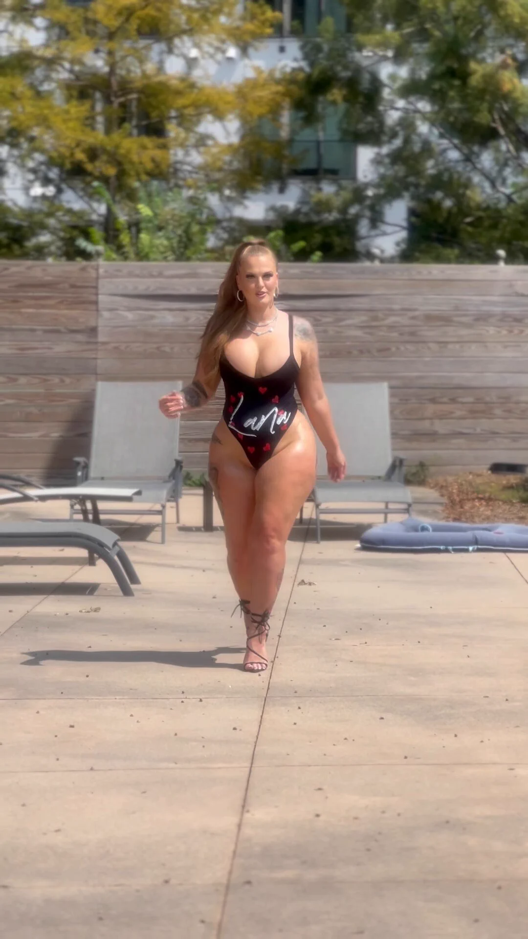 RATE HER THICKNESS 1-10 https://t.co/tIxOlFyXKl