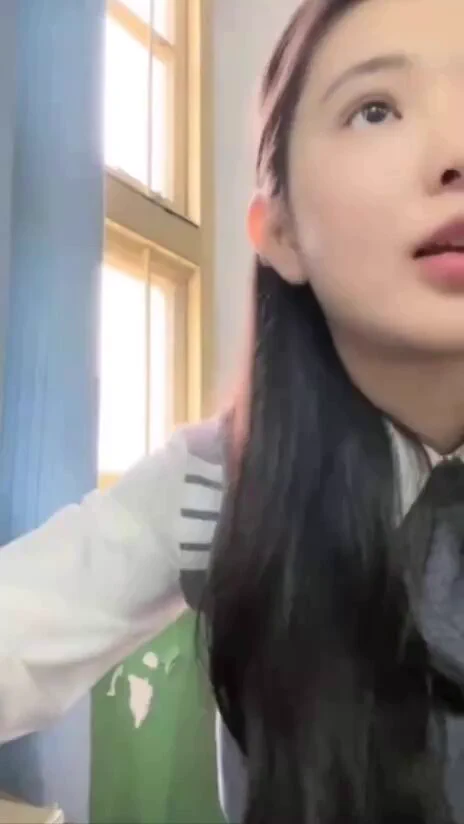 清纯学妹上课直播给大家掰开看，差点被同桌发现萝莉岛👇https://t.co/De9pNoUM3V关键词：上课直播 https://t.co/OxlerfbWFB
