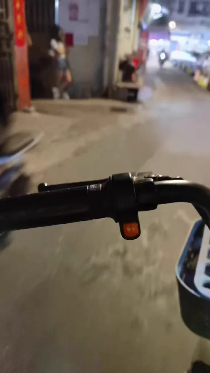 广东站街现场，半天无人问津，大环境不好连站街妹都受影响了记录于2025.4.15 https://t.co/C3ISpPmQfV