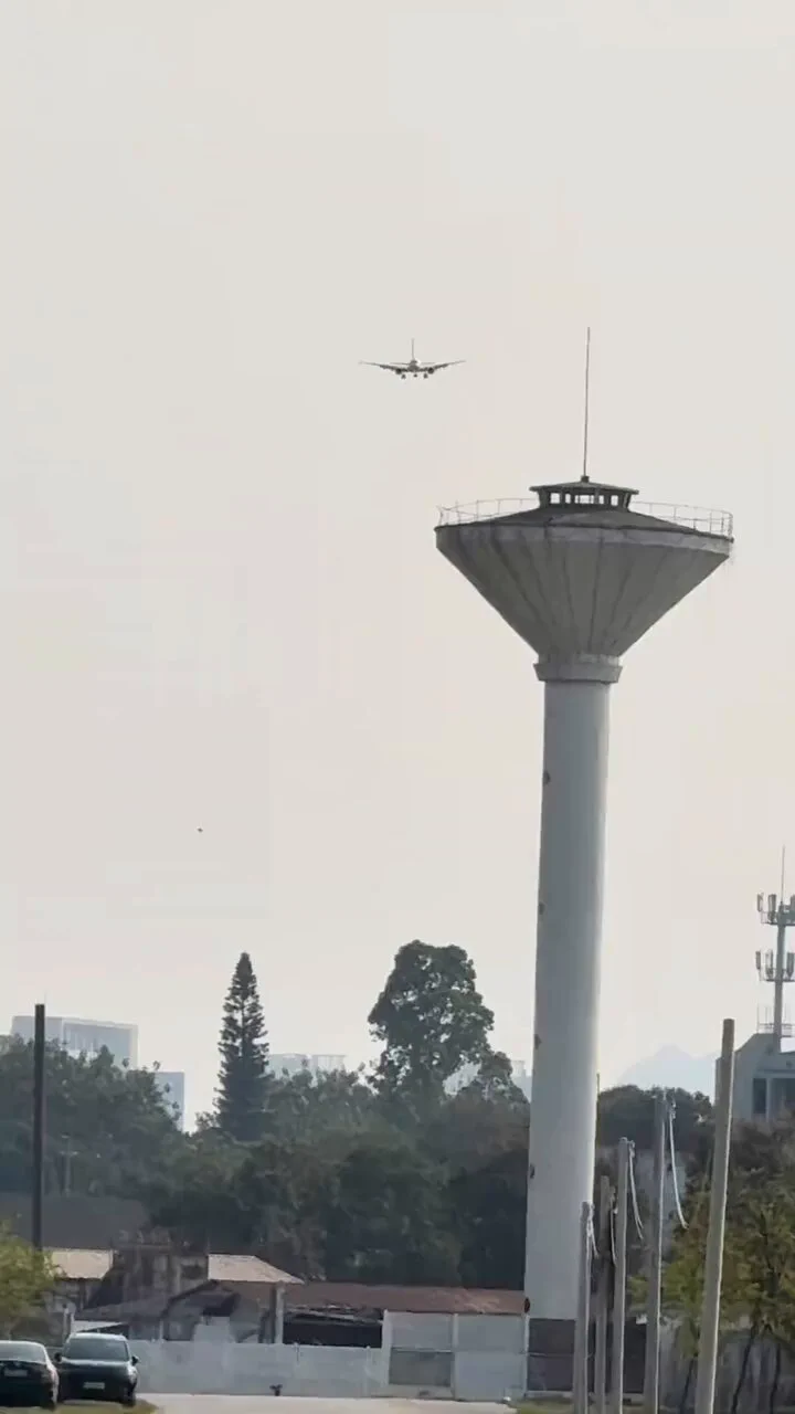 The most dramatic landing in cross winds https://t.co/zLCX6XllqA
