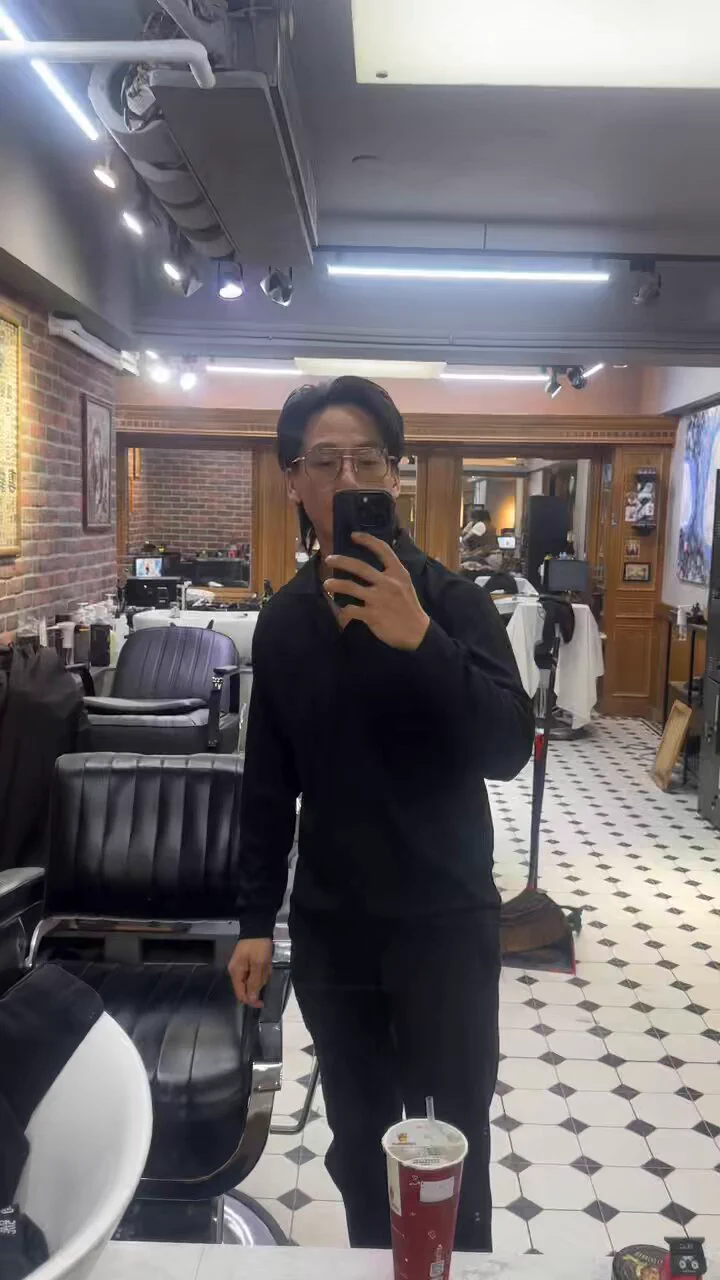 今天改造完了感謝我認識許久的設計師朋友讓流浪漢脫胎換骨（？ https://t.co/6ncEtX7aSK