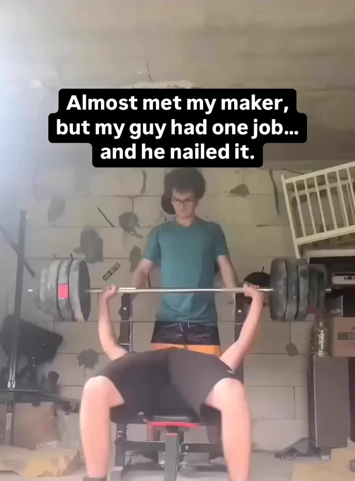 Fellas, this is why you always need a spotter https://t.co/b35wzXogMd