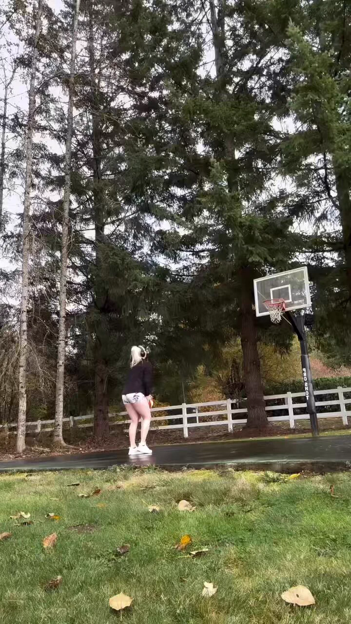 just practicing some free throws nothing crazy 🫡 (LeBron shaking in his boots rn) https://t.co/gGxc24eXNL
