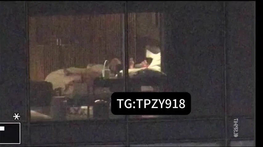五星酒店高空窗户 意淫起来超级爽 金主和极品长腿 高颜值女神 一般人见不到的那种 情趣玩法非常的多 推上只能发小片段 完整在主页电报 或 评论区 https://t.co/ofZl4hFYyL