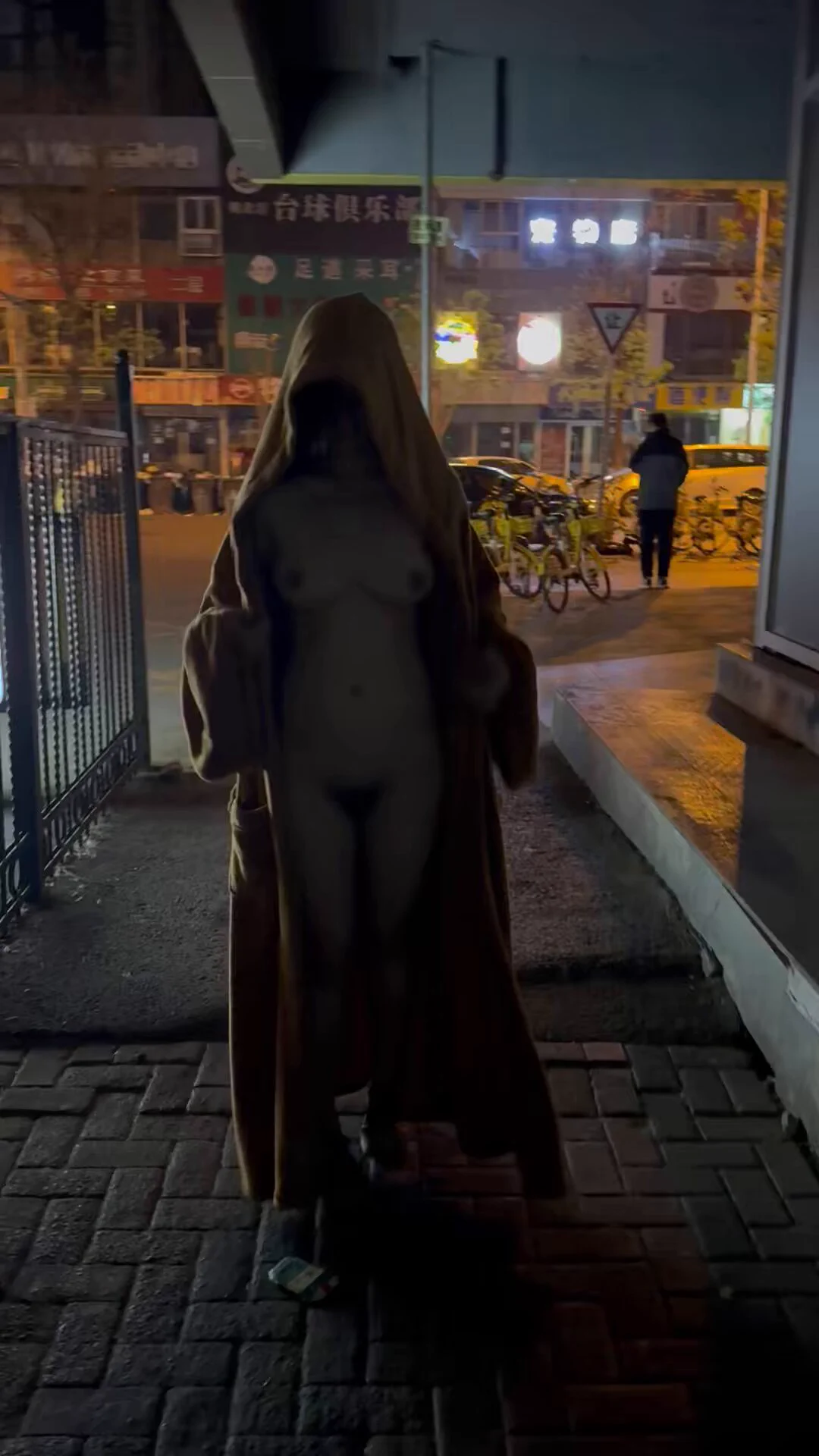 如果路边这男的回头，我会邀请他来随便玩弄一下母狗的奶子😎#母狗 #露出 #露出被发现 @Public_Catgirl1 @luchu888888 @luchu_source @luchusmart @Loulouluchu https://t.co/cQkeFbeyUI
