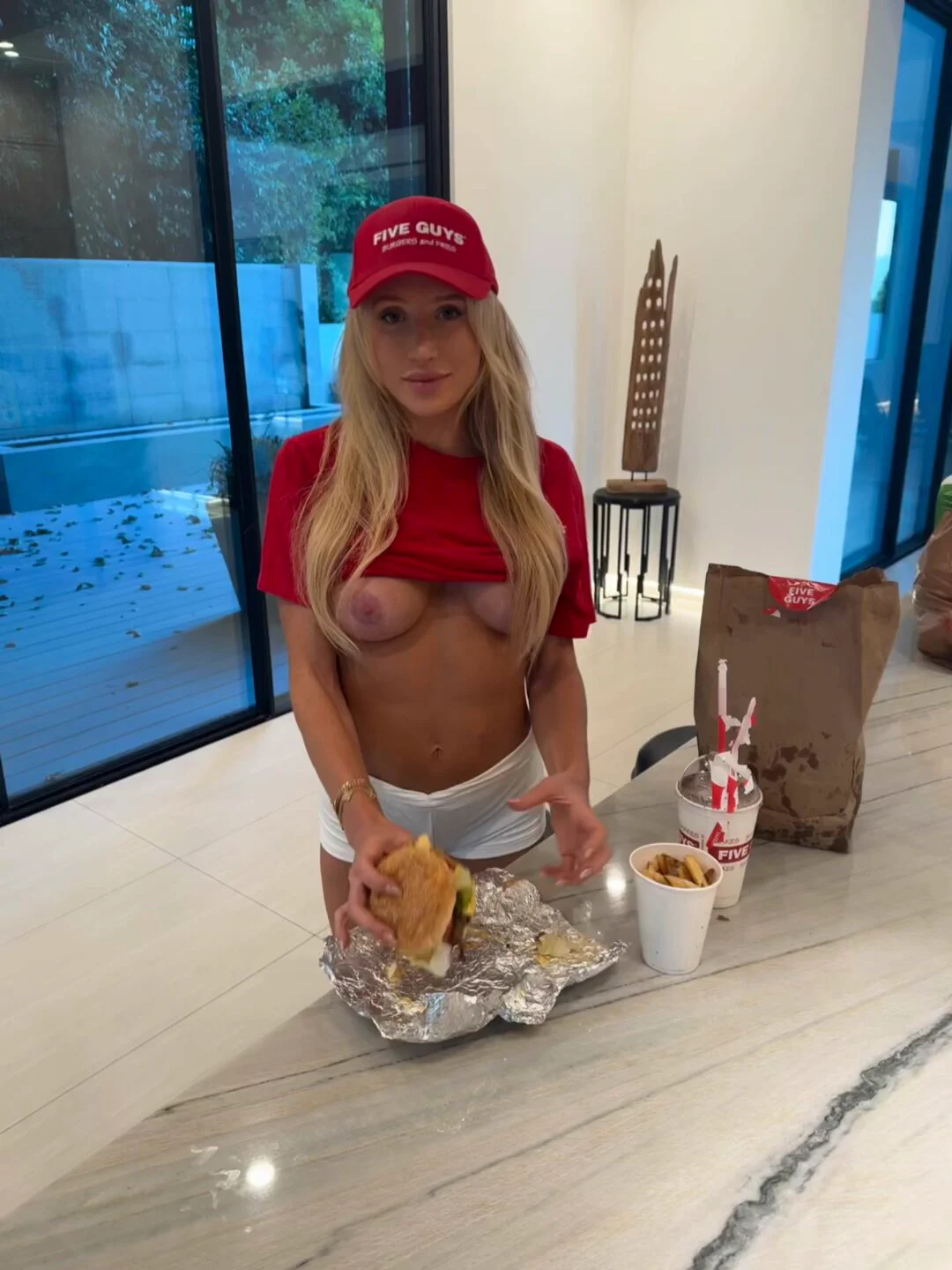 anyone order 5 guys? https://t.co/GAqfdKr7TH
