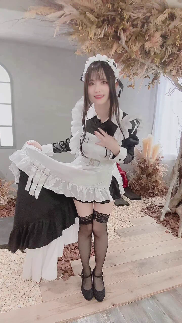 久しぶりのくるくるメイドさん！回り方反対だった&gt;_&lt; https://t.co/SG61Gq63Rg