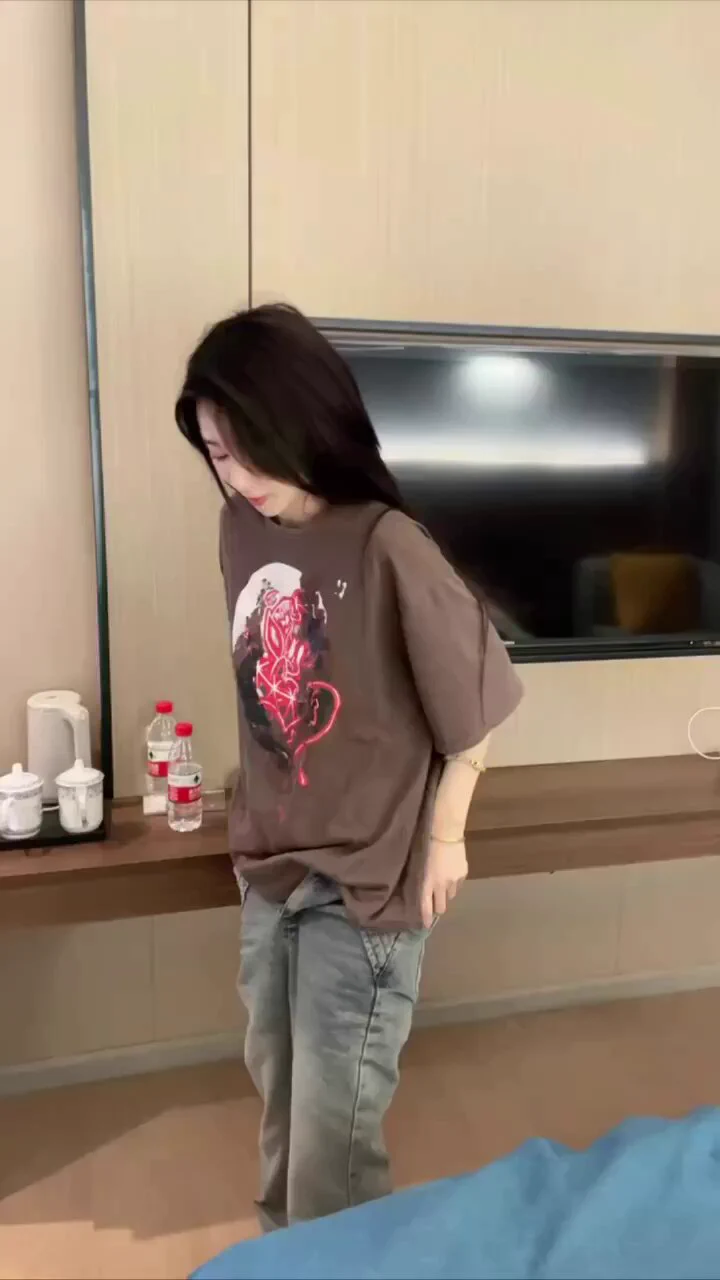 大家放心，拍完就送她回家了 https://t.co/U7WxdmQ2RG