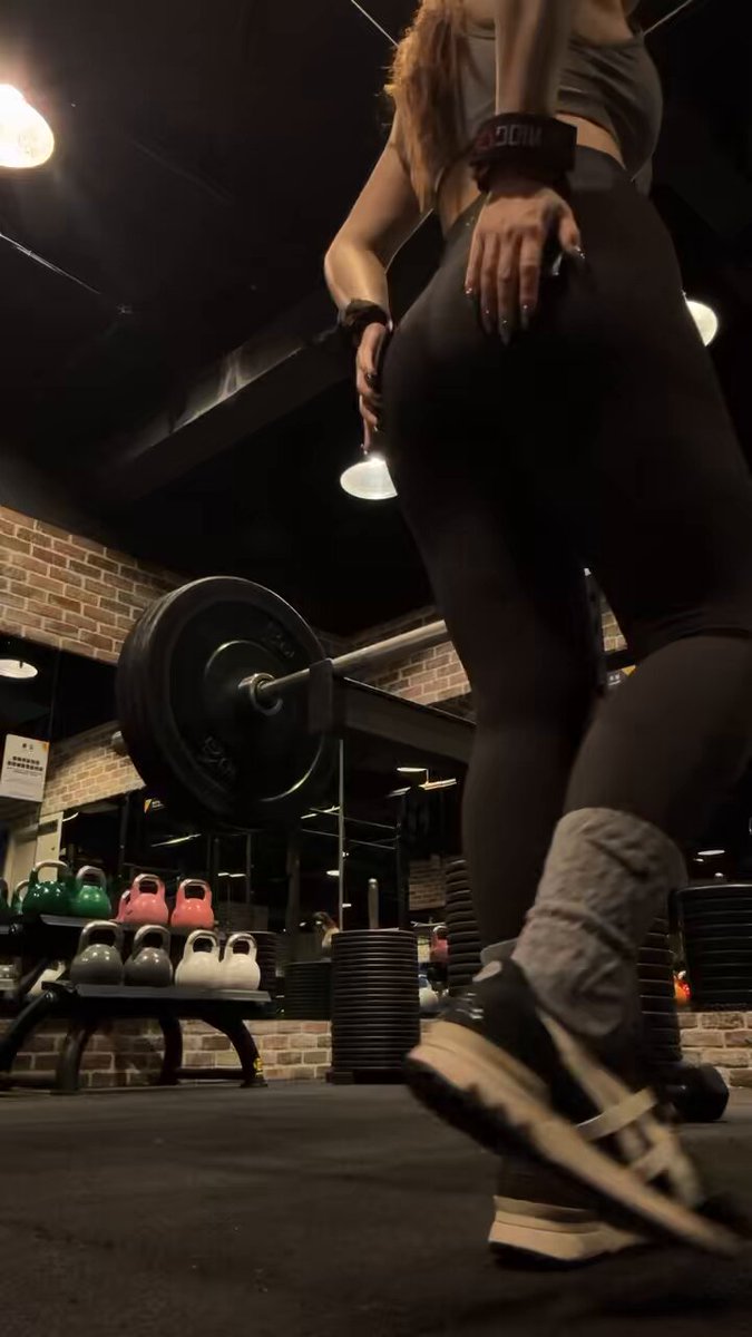 50還行 60直接登出😂

真心覺得健工的槓鈴槓片比較重

之前在好事可以拉到60

還是真的要有人在旁邊😂😂 https://t.co/buS2McfRHo