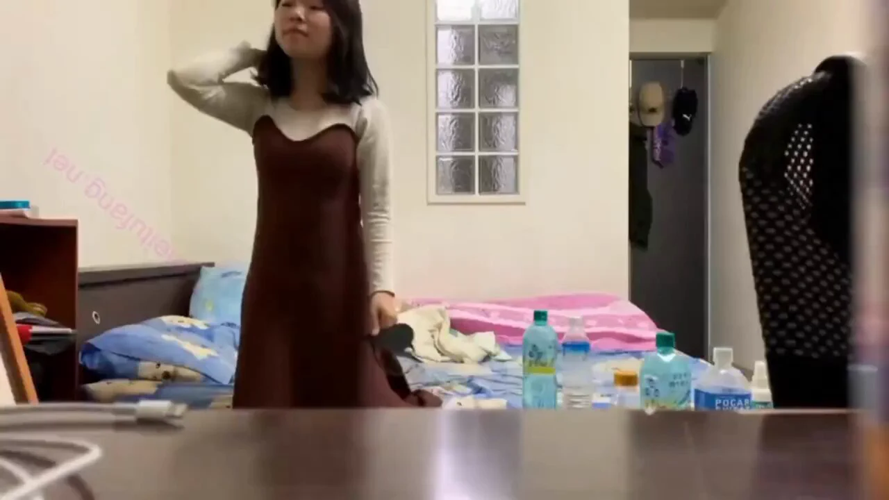 反差小女友，一身长裙清纯可爱，与男友居家玩性爱自拍，给男友戴上眼罩，给男友舔屌舔奶头，大鸡巴猛插小淫穴，精彩完整版42分钟，在首页置顶TG群 https://t.co/KkkDz9hHc3