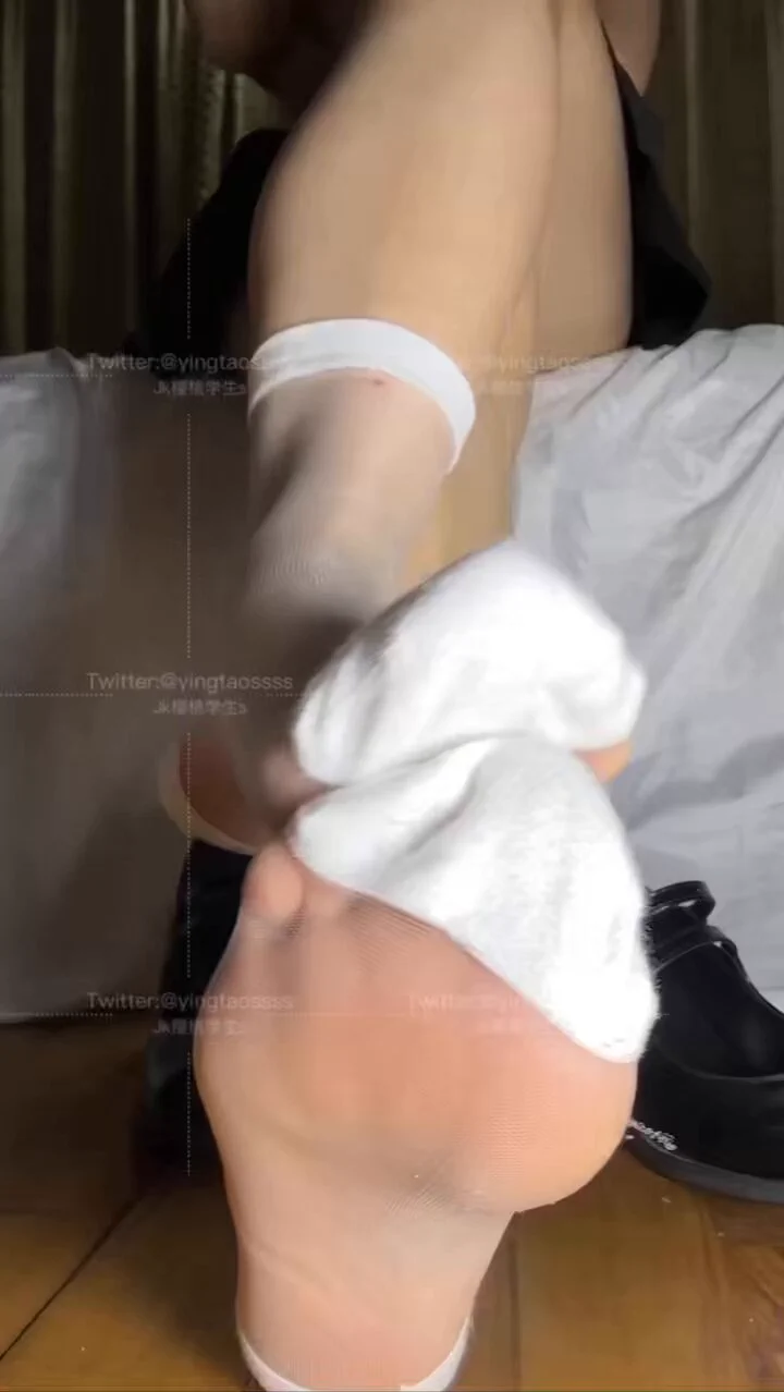 学姐穿着玻璃丝袜➕玛丽珍鞋，第一视角狠狠羞辱贱狗，被学姐红绿灯🚥搓脚🦶🏻倒计时骂喷(完整版视频5分24秒)(关注➕转发➕评论➕点赞抽一个送部分照片)@MaecMax｜@QnewHome@DaecMax ｜@SnewHome@GaecMax ｜@GnewHome@WaecMax｜@DnewHome https://t.co/S2OMheVFnt