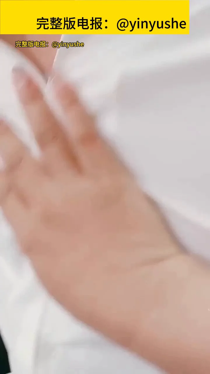 超骚岳母勾引女婿给女儿戴绿帽（2）：女儿和女婿吵架后，骚岳母趁机勾引大鸡巴女婿，饥渴的骚岳母嗦着女婿的大鸡巴小穴里早已流出了白汁，用自己的肥穴套弄女婿的肉棒嘴里还喊着“操死丈母娘”，还说女儿惹了女婿生气就操死女儿她妈给女婿消气，简直骚出天际主播骚麦.淫语骚话https://t.co/aeD4blcT9k https://t.co/mU5SbA2NrY