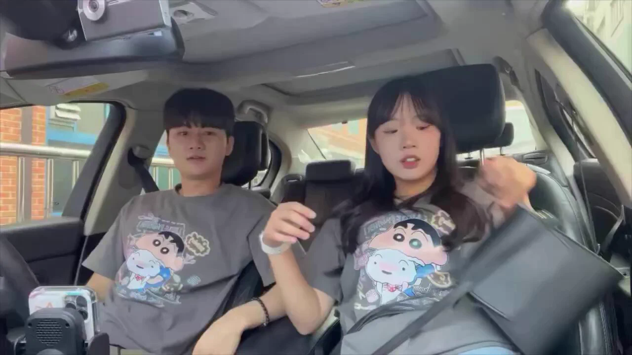 热恋时期的小情侣被渣男偷偷拍摄记录，女主看起来刚谈男朋友很多姿势都不是很熟练，被舔穴爽的只敢低声呻吟，像极了初恋时的你们 完整版30分钟❤️完整版已更电报群，进群请看评论置顶！https://t.co/kAZIo94TXV